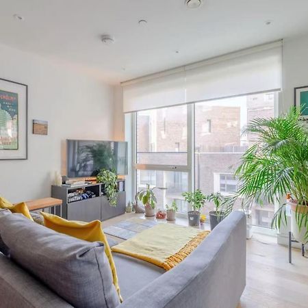 Superb 1 Bedroom Apartment 3Mins From Tube Station London Bagian luar foto