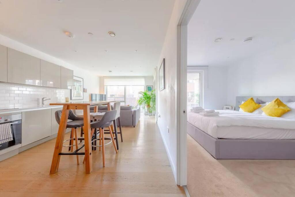 Superb 1 Bedroom Apartment 3Mins From Tube Station London Bagian luar foto