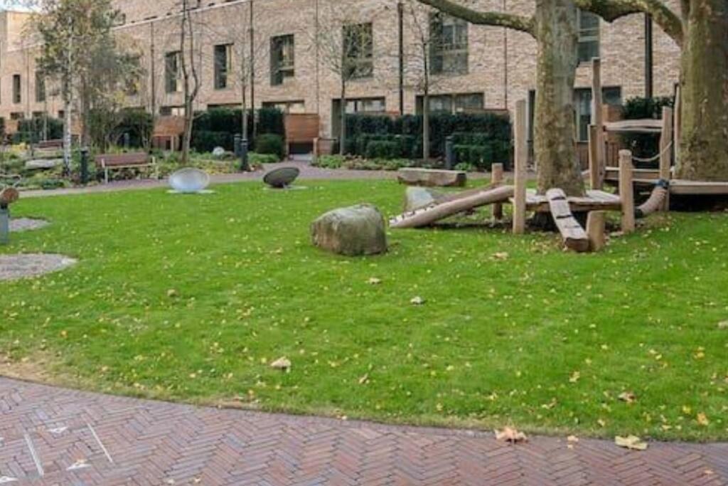 Superb 1 Bedroom Apartment 3Mins From Tube Station London Bagian luar foto